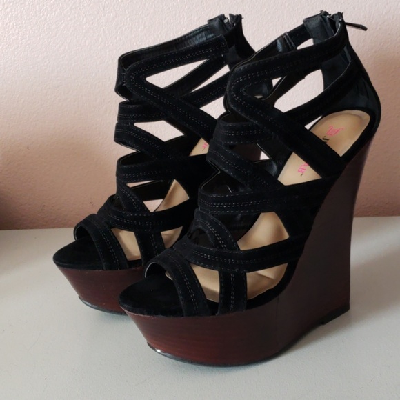 Shoes - Picture 2 of 8